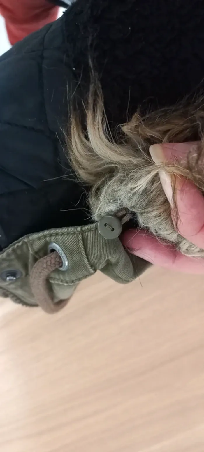 Manteau. Fourrue capuche amovible TBE Taille 34 - photo numéro 4