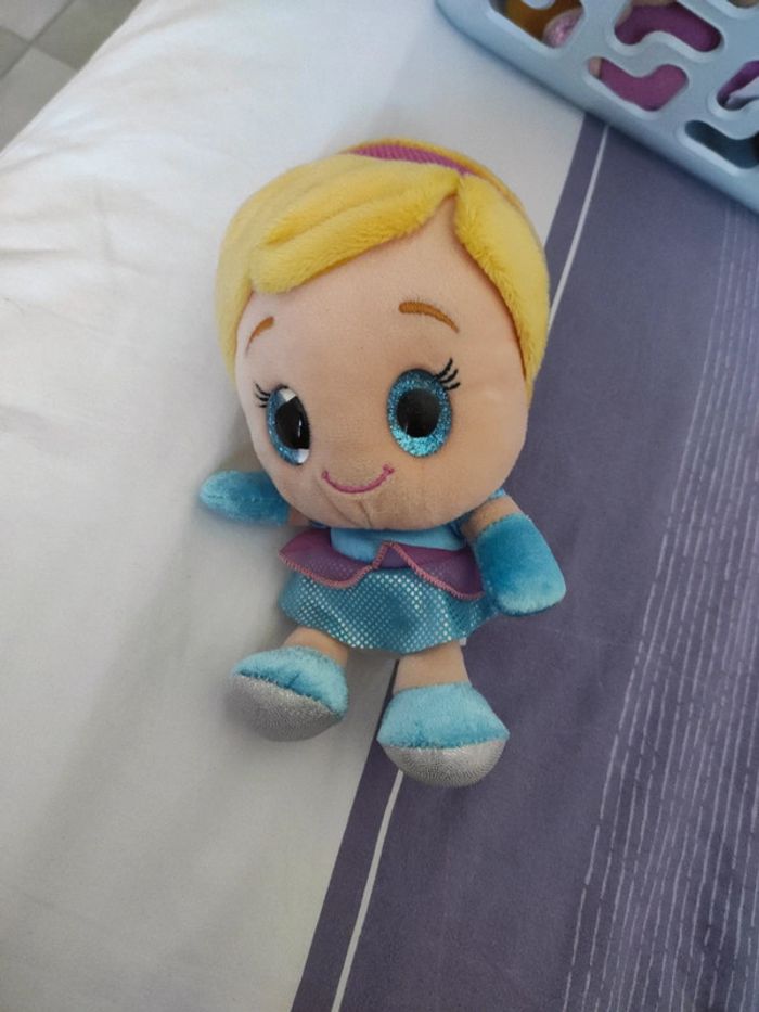 Peluche glitsies doudou cendrillon