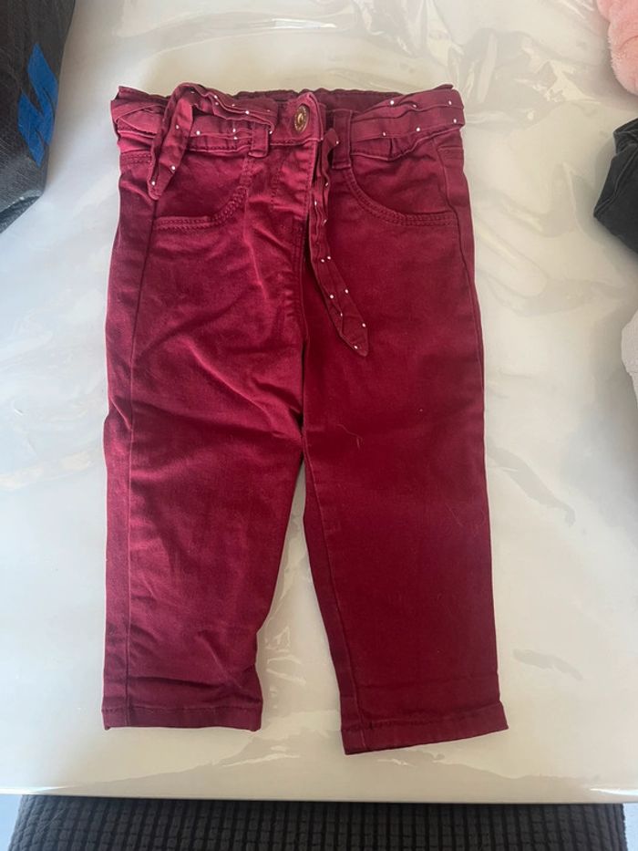 Pantalon avec ceinture bordeaux