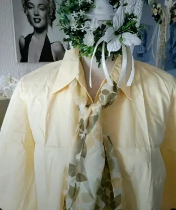 Chemise jaune pastel et son foulard assorti M & S Mode Taille 42 Neuf