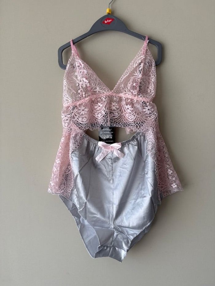 Magnifique et sexy ensemble pyjama haut + short- taille unique