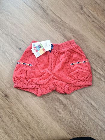 Short rouge neuf