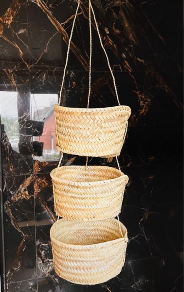 Panier à suspendre en raphia