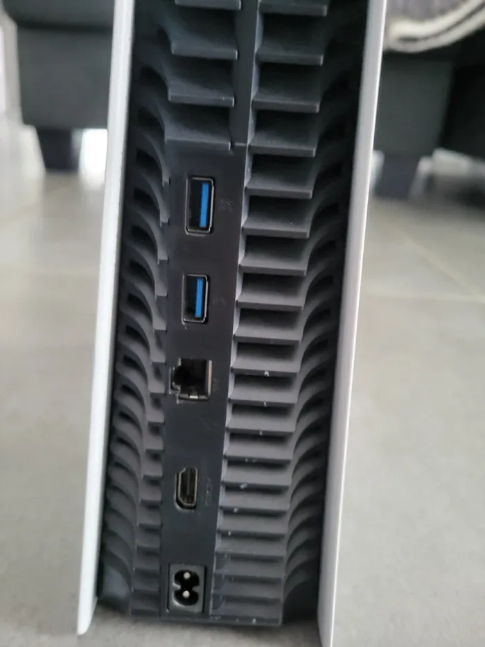 PS5 Blanc noir très bon état - photo numéro 6