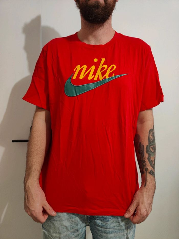 T-shirt rouge et jaune nike taille xl - photo numéro 2