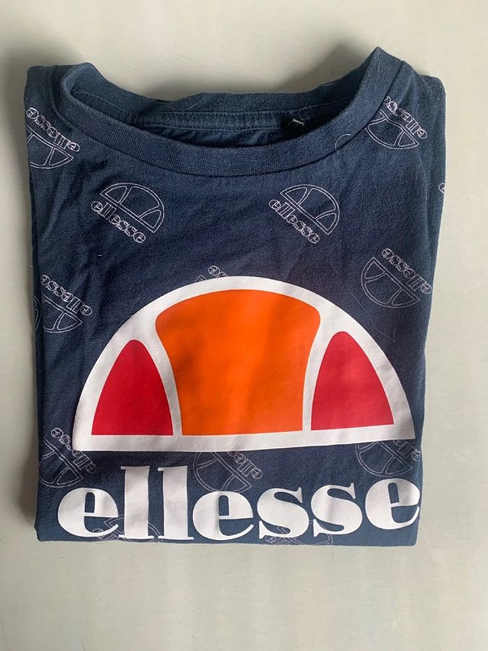 T-shirt Ellesse marine taille 12 ans / 152 cm 12 ans / 152 cm·Très bon état·Ellesse