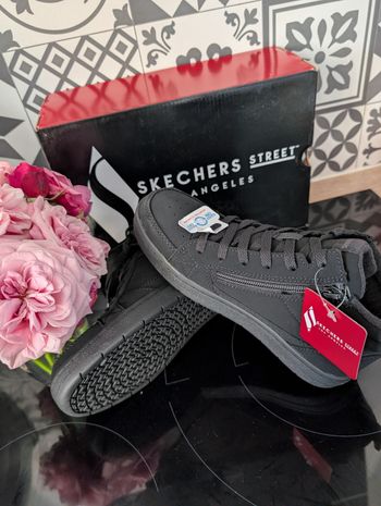 Chaussures garçon  chaudes. Taille 35. Neuf. Skechers