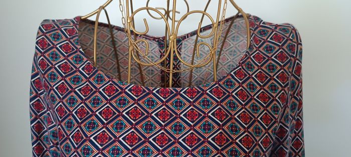 Blouse colorée, manches longues. - photo numéro 3