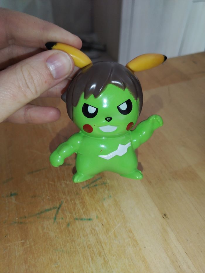 Figurine  Pikachu - photo numéro 2