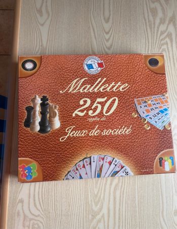 Mallette 250 jeux de société