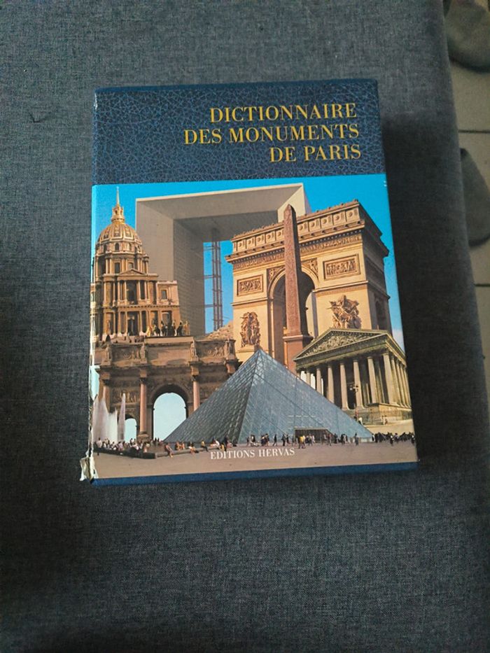 Dictionnaire des monuments de Paris