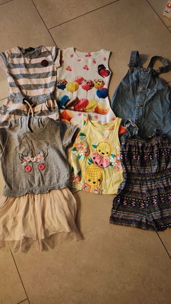 Lot vêtements robe et t-shirt