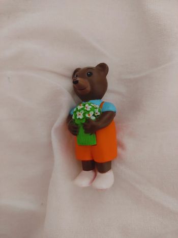 Figurine Petit ours brun au jardin