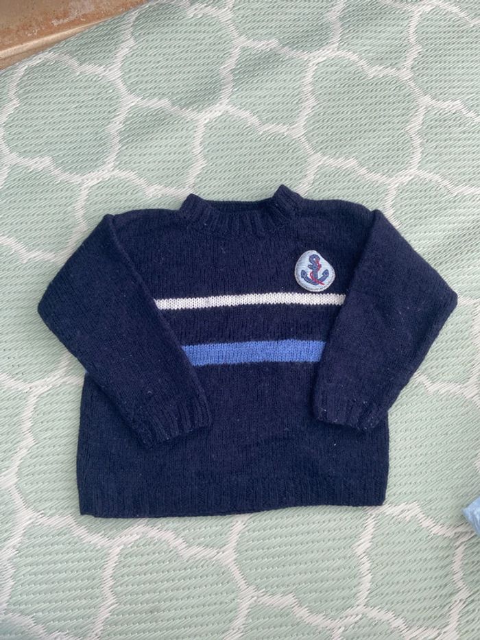Joli pull en laine marine fait à la main