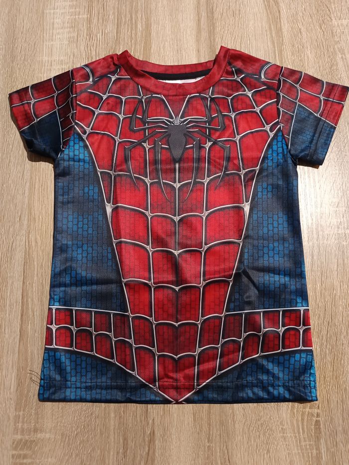 T-shirt Spiderman taille 100cm