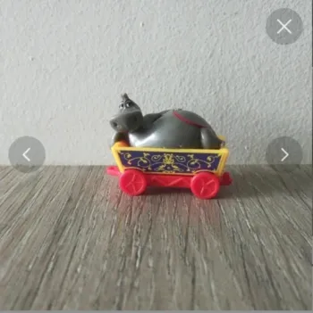Figurine kinder surprise Gloria Madagascar 3