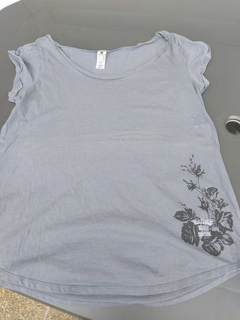 Tee short bleu gris fleur noire
