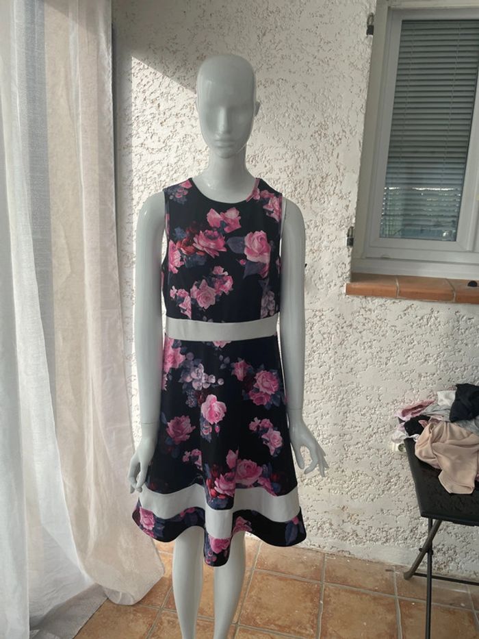 Robe fleurie de la marque Shein en taille L