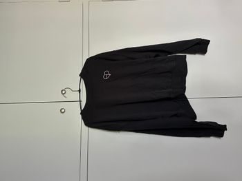 H&M - Pull noir avec cœur rose