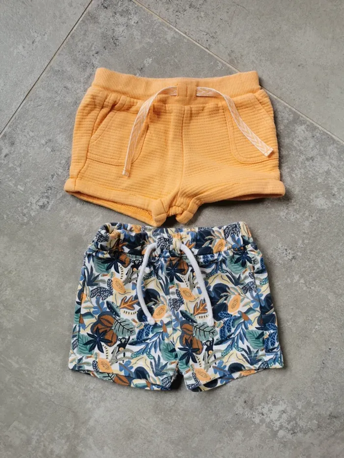 Lot 2 shorts tape à l'oeil 68cm