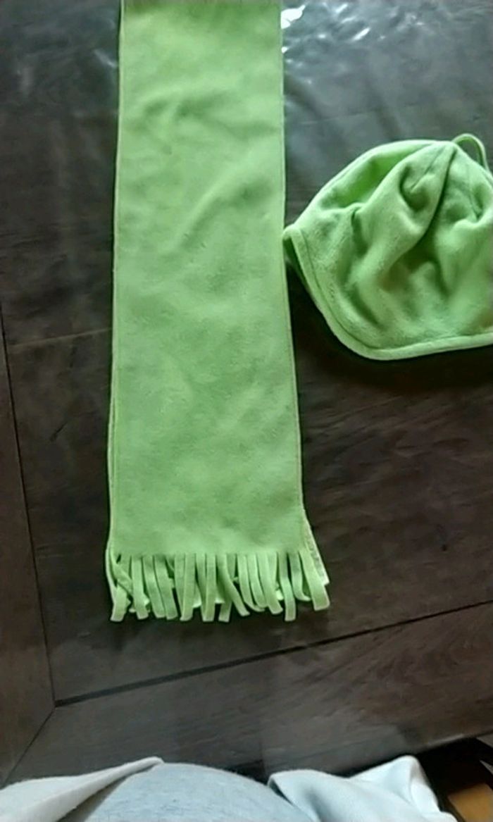 Écharpe et bonnet vert anis. - photo numéro 3