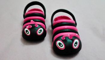 Sandales fille rayées noir rose en 21 en TBE