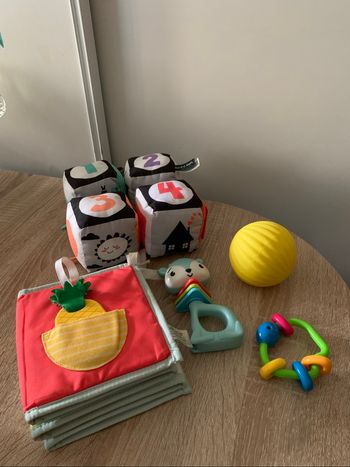Lot de jouets d’éveil