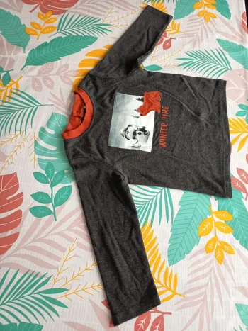 Tee-shirt manches longues garçon 23 mois 2 ans très bon état
