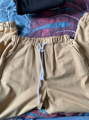Lot de 2 joggings taille 7-8 ans