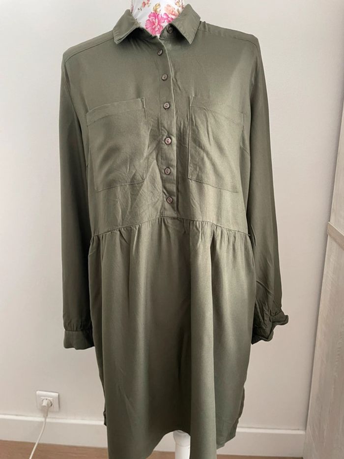 Robe kaki fluide
