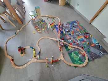 Circuit train et garage bois