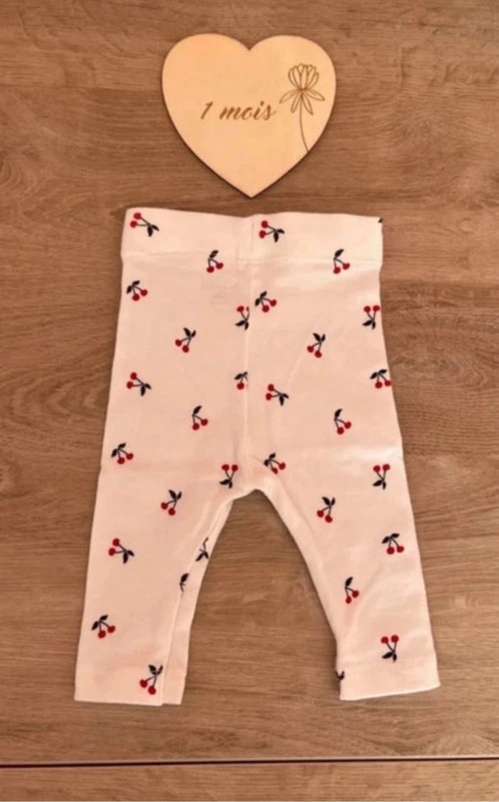 Lot de 2 leggings bébé fille – 1 mois – Kiabi – Motifs fruits – Neufs - photo numéro 3