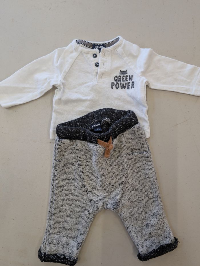 Ensemble pantalon et haut _ 1 mois