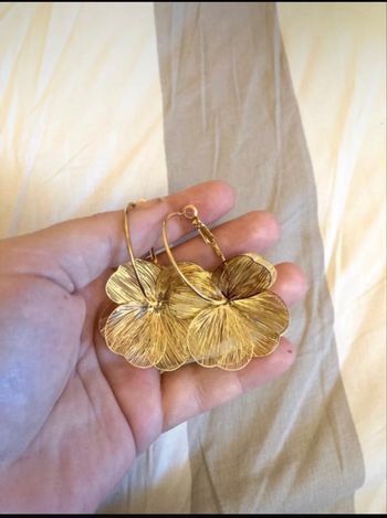 Créoles / Boucles d’oreilles pour femme pampilles en forme de fleurs 🌼 couleur doré