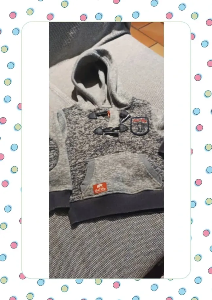 Jolie pull chaud dans les tons gris