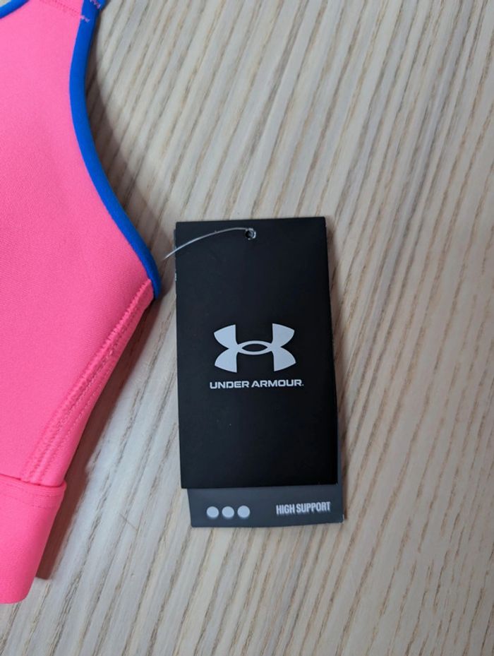 Brassière Under Armour neuve avec étiquette - photo numéro 2