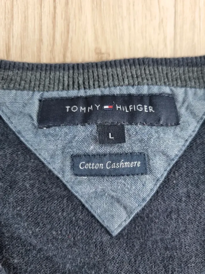 Pull en col V Tommy Hilfiger bleue Cachemire Taille L - photo numéro 2