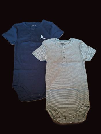 Lot 2 bodies manches courtes Kiabi 24 mois NEUFS