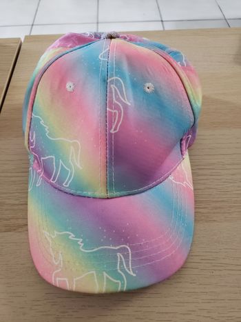 Casquette arc-en-ciel licorne