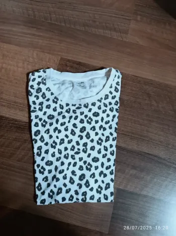 Tee shirt noir et blanc Kiabi