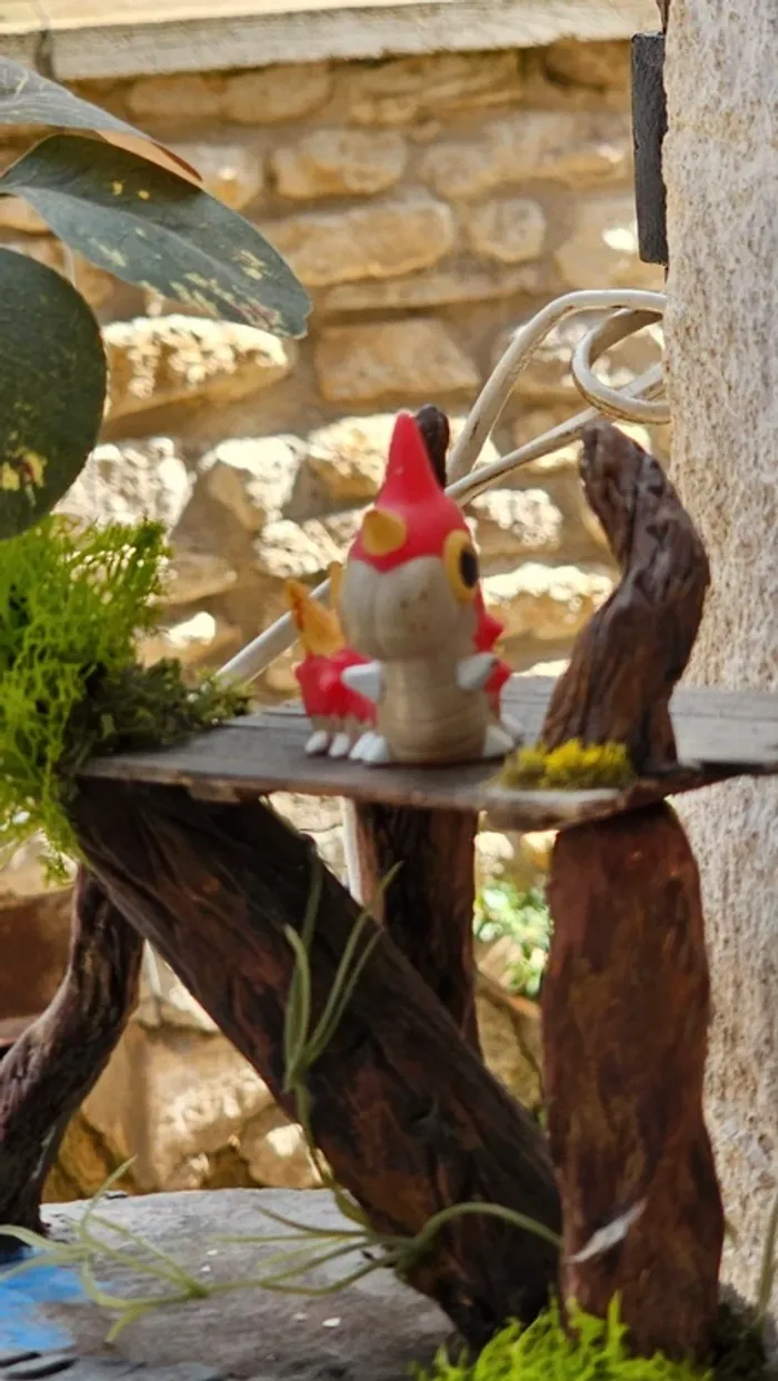 Super figurine Pokemon Nintendo finger puppet chenipotte