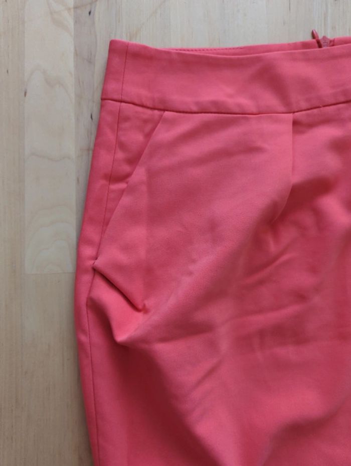 Jupe courte corail Zara poches italiennes pincées - photo numéro 2