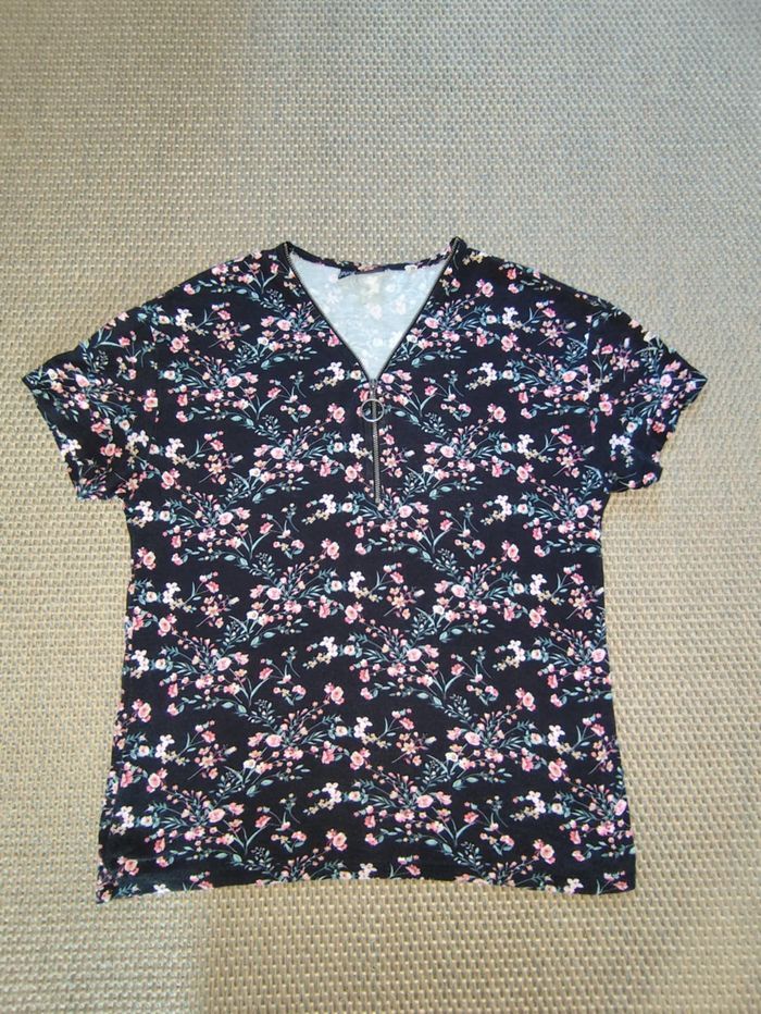 T-shirt fleuri Bodyflirt , taille 40 , très bon état - photo numéro 2