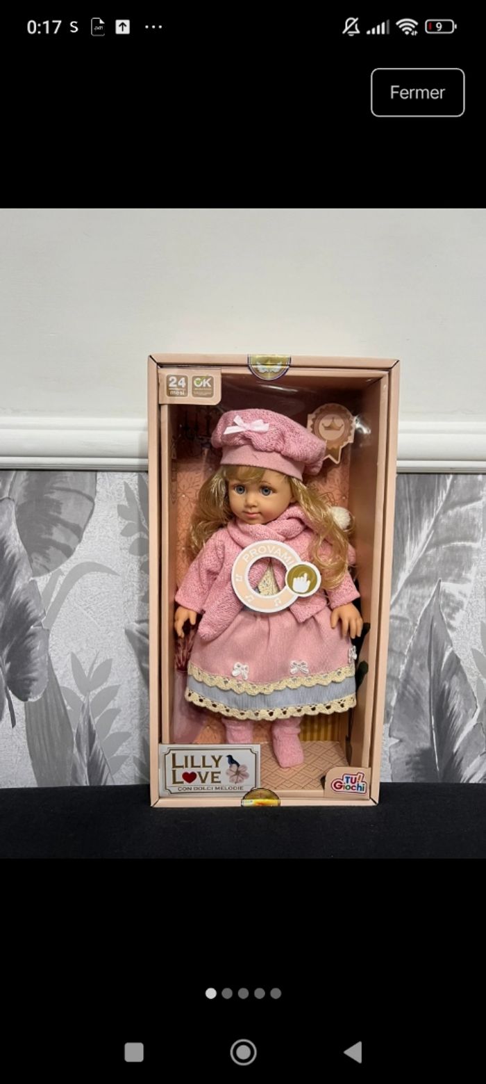 Magnifique poupée neuve 40cm