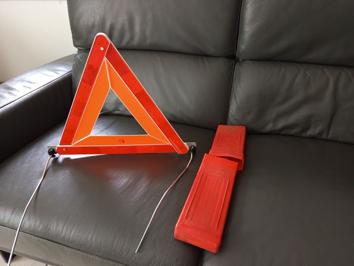 Triangle de présignalisation 
E19