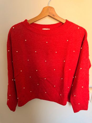 Pull rouge avec perles