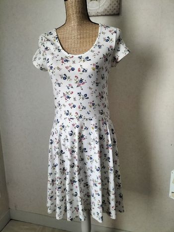 Robe fleurie patineuse