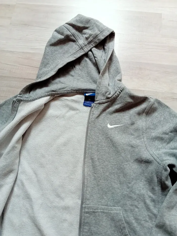 Gilet Nike 12-13 ans - photo numéro 4