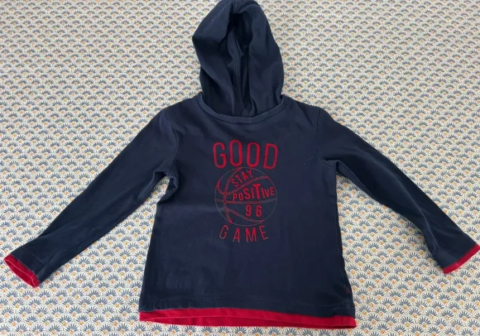 Top à capuche