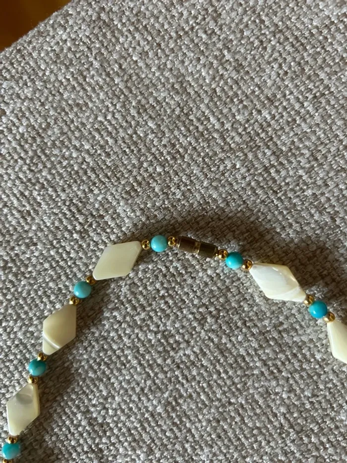 Collier nacre et perles bleues - photo numéro 4